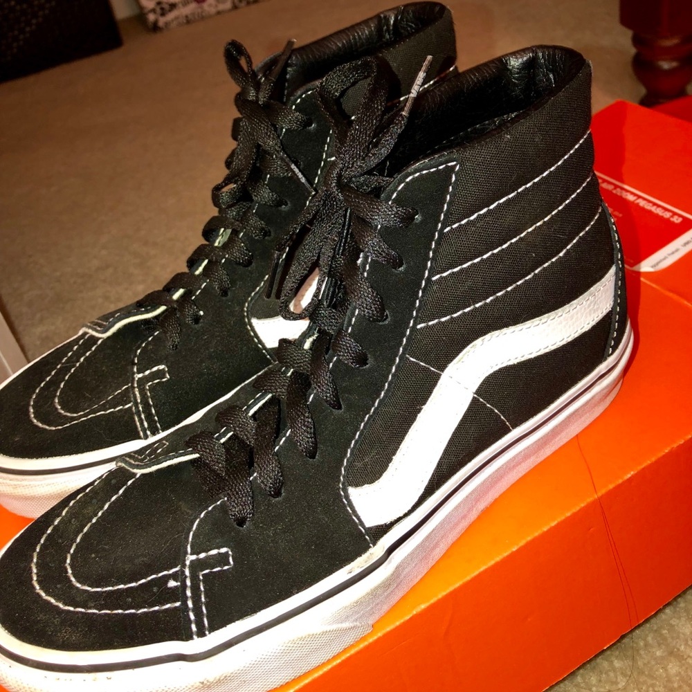 Vans Sk8 Hi Skate Shoe: Size 7